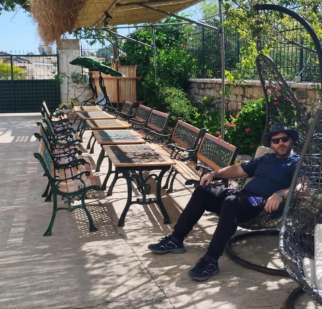 Oasis Hostel 希马拉 0*,  阿尔巴尼亚