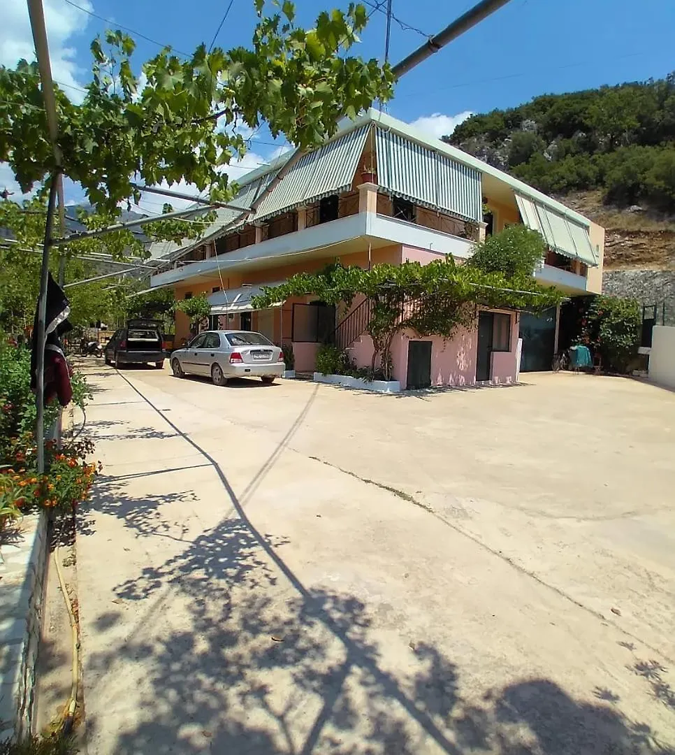 Oasis Hostel 希马拉