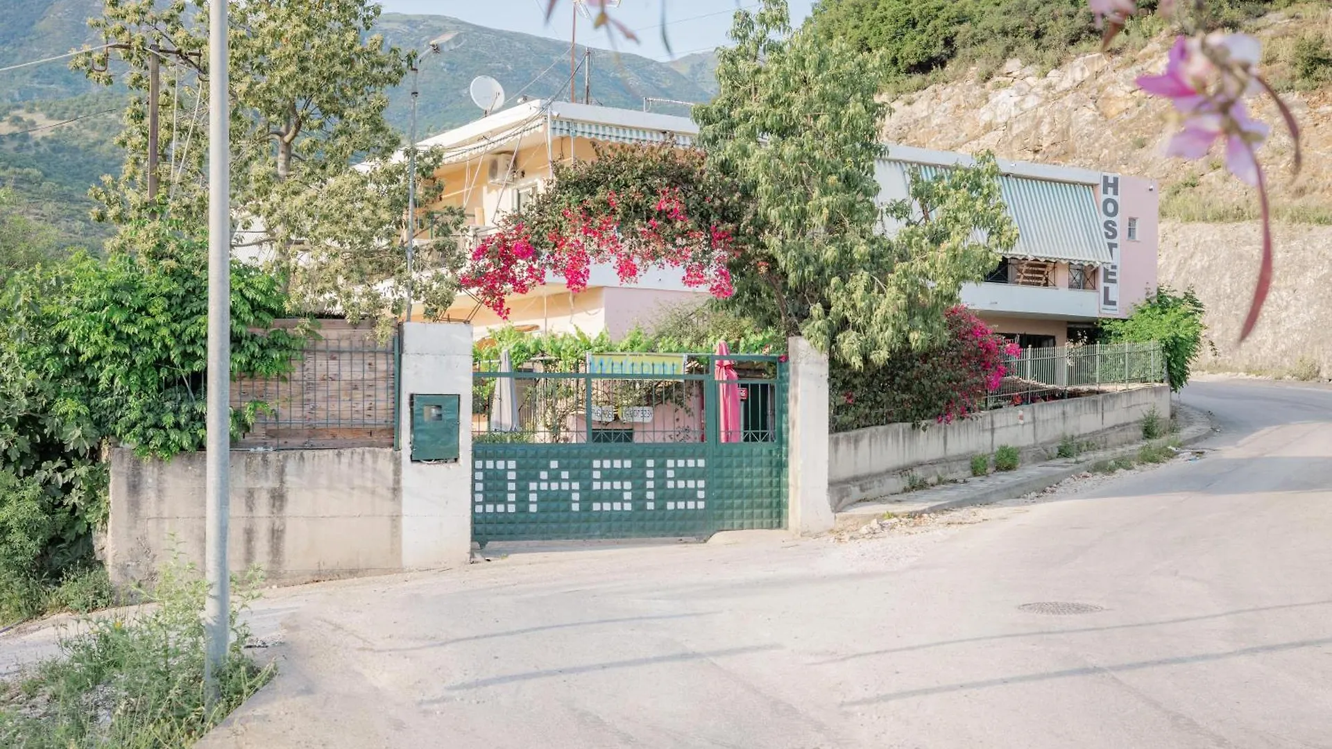 Oasis Hostel 希马拉 0*,  阿尔巴尼亚