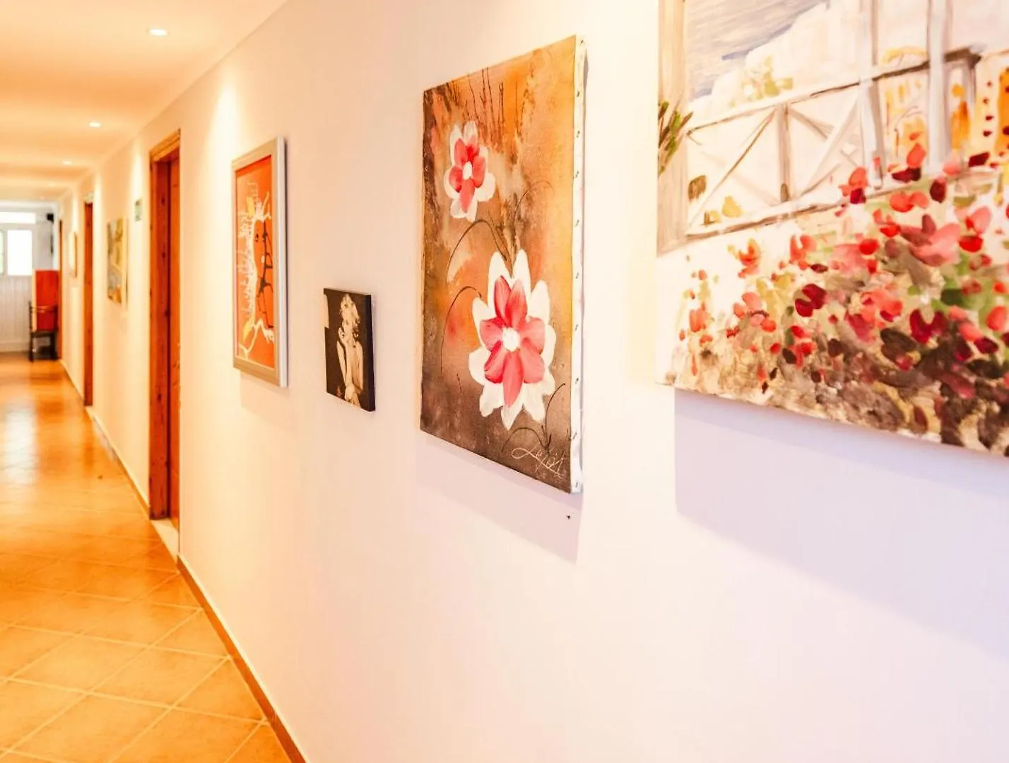 Oasis Hostel 希马拉