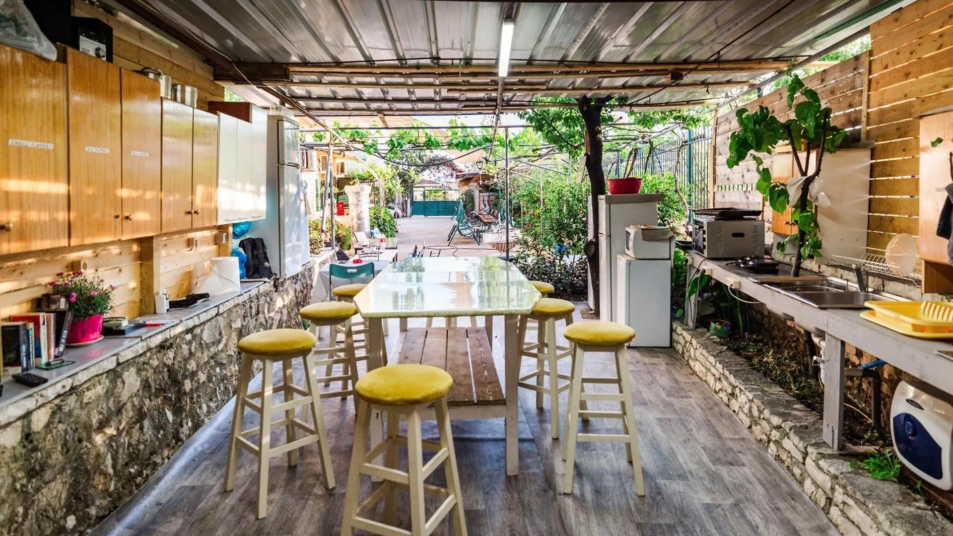 Oasis Hostel 希马拉